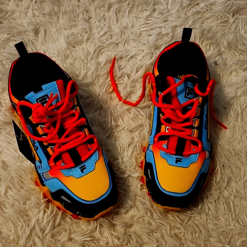 New with tag size 5 Fila athletic shoe